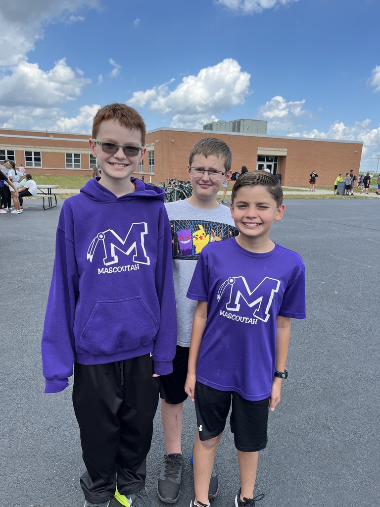 Students show their purple pride
