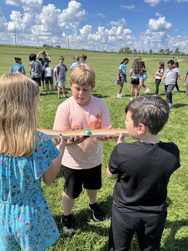 SES 5th graders working together