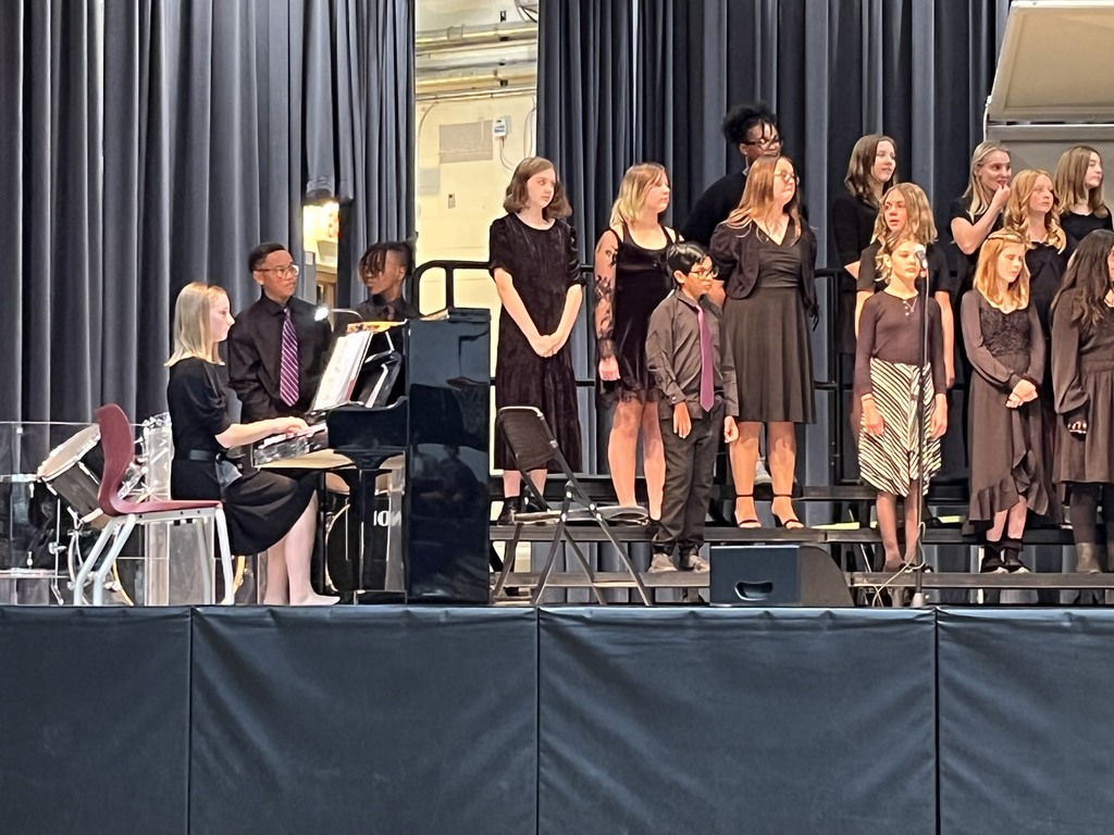 MMS Chorus students on stage
