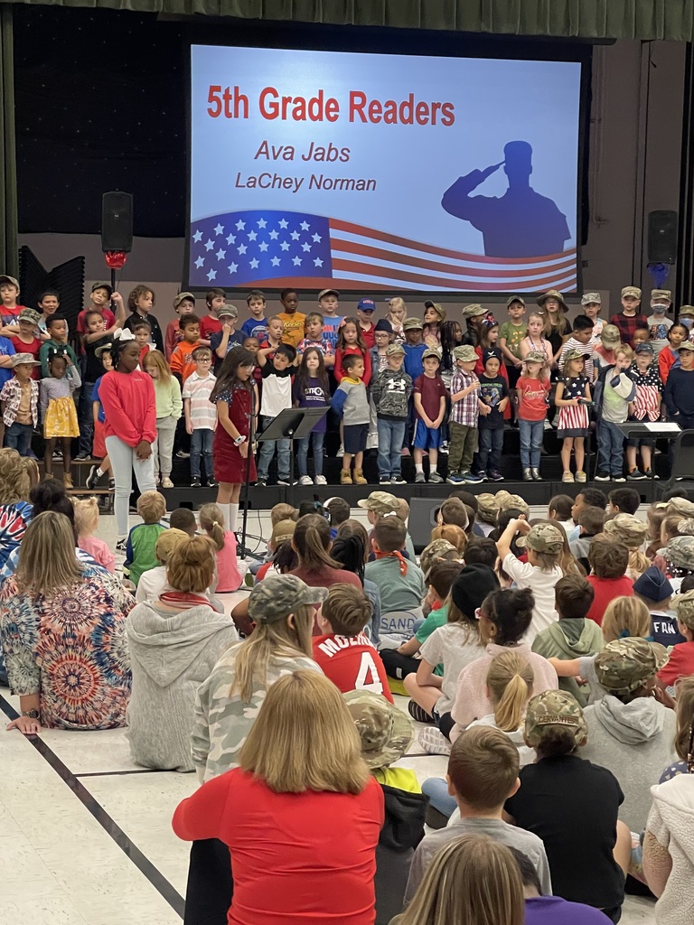 5th graders contributed to the performance with patriotic readings.